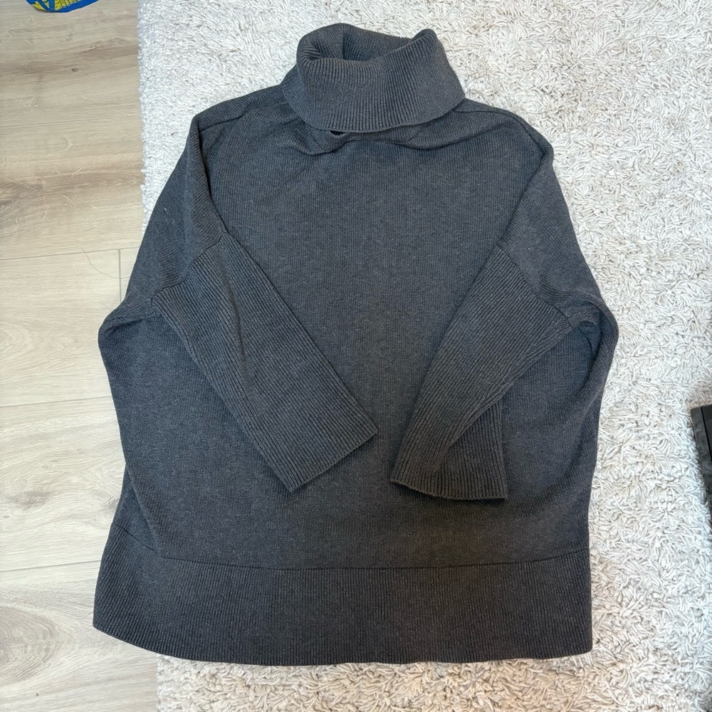 VETTA Oversized Convertible Sweater